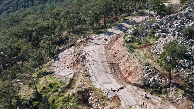 Konyaaltı- Hisarçandır yolunda heyelan
