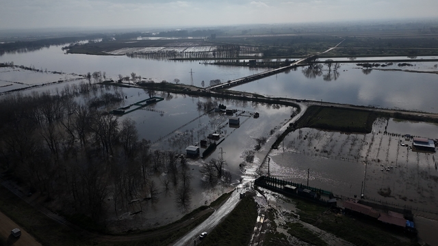 Meriç Nehri taştı, tarım arazileri ve yerleşim alanları sular altında kaldı