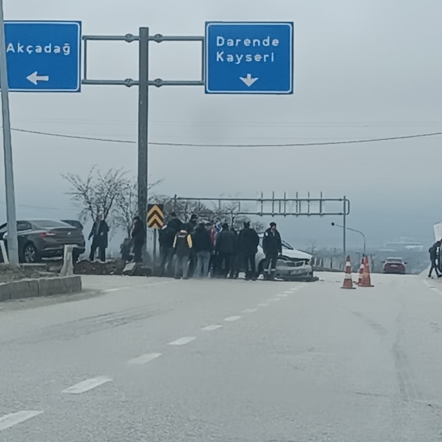Malatya'da iki otomobil çarpıştı: 4 yaralı