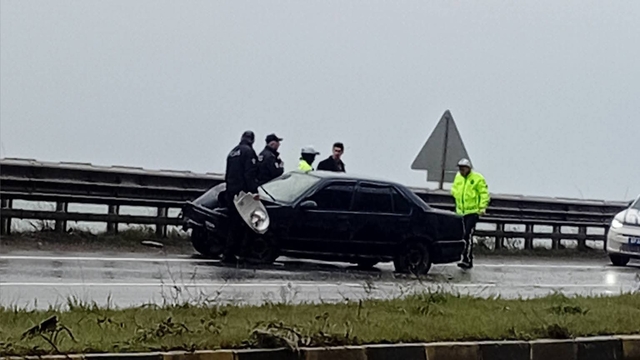 Zonguldak'ta otomobil bariyere çarptı; 1 yaralı