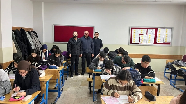 Bulanık İlçe Milli Eğitim Müdürü Aral, DYK kurslarını yerinde inceledi