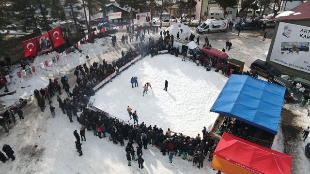 Artvin'de 300 yıllık kar üstü karakucak geleneği yaşatılıyor