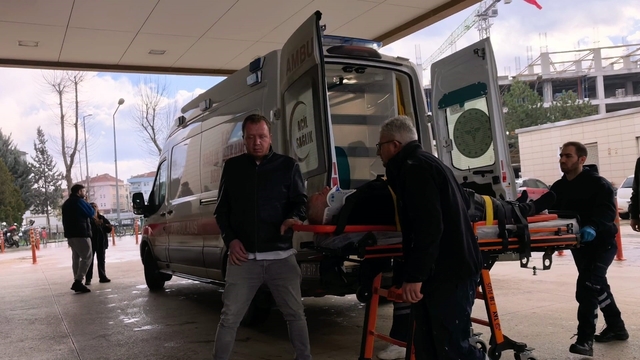 Bursa'da motosikletler kafa kafaya çarpıştı 1'i ağır 2 yaralı