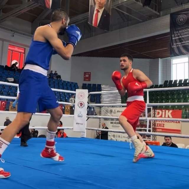 Ağrılı boksör Sezgin Acar Türkiye üçüncüsü oldu