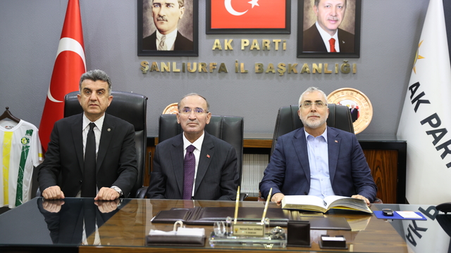 Çalışma ve Sosyal Güvenlik Bakanı Işıkhan, AK Parti Şanlıurfa İl Başkanlığını ziyaret etti