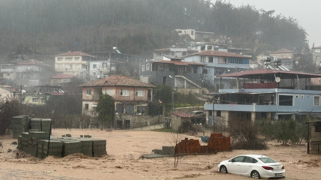Hatay'da sağanak ve sis hayatı olumsuz etkiledi