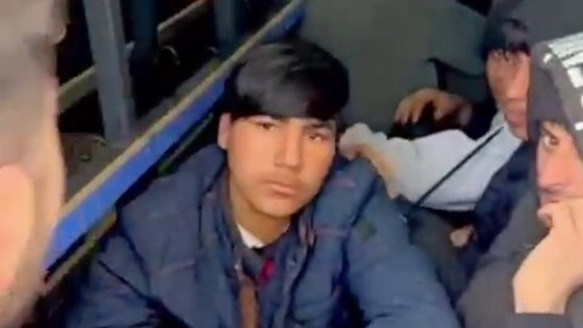 Durdurulan minibüste 20 düzensiz göçmen yakalandı: 2 tutuklama