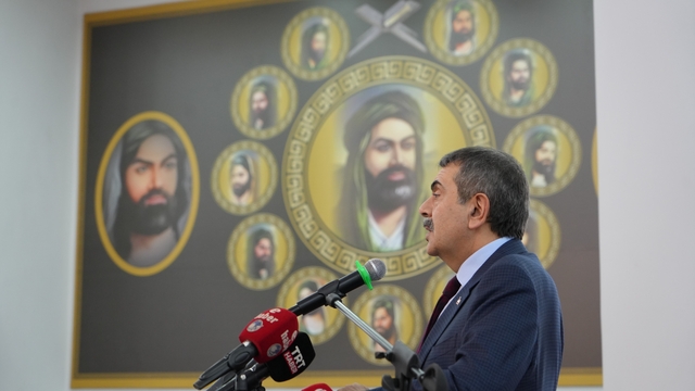 Milli Eğitim Bakanı Prof. Dr. Yusuf Tekin, Erzurum'da cemevini ziyaret etti