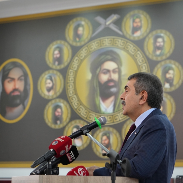 Milli Eğitim Bakanı Prof. Dr. Yusuf Tekin, Erzurum'da cemevini ziyaret etti