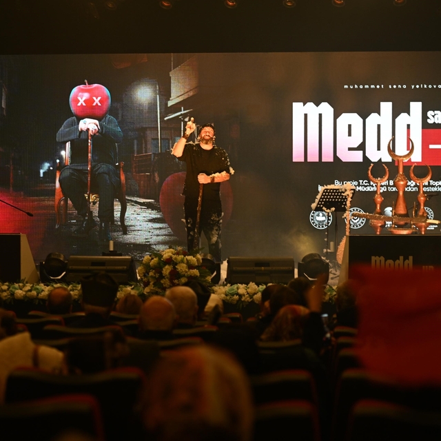 Bakan Göktaş 'Medd-Up' sahne gösterisini izledi