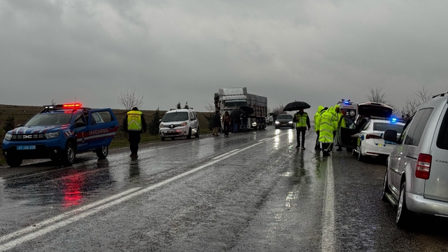 Mardin'de tır ile otomobilin çarpıştığı kazada 1 kişi öldü, 4 kişi yaralandı