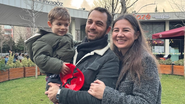 Kocaeli'de DMD hastası Uras Ege için gökyüzüne balonlar bırakıldı