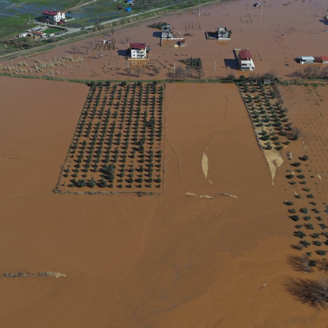 Salihli'de felaketin boyutu havadan görüntülendi
Salihli'de evler ve tarım...