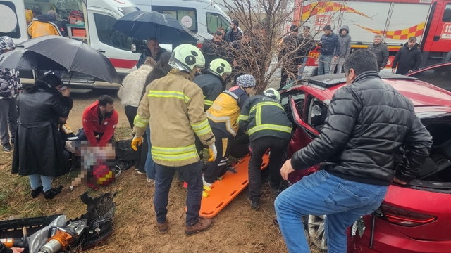 Mardin'de otomobil ile TIR çarpıştı: 1 ölü, 3'ü ağır 4 yaralı