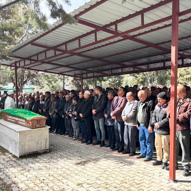 İş kazasında hayatını kaybeden belediye personeli toprağa verildi