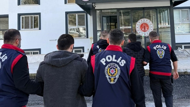 Muğla'da 2 firari hükümlü sahte ehliyetle yakalandı