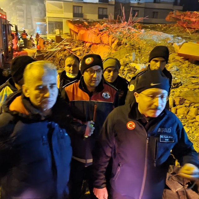 Fedakar Vali Atik; "Ben hastalığı Hatay'da depremde çalışırken yendim"
Kemo...