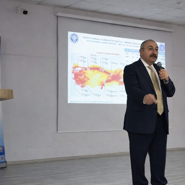 Erzincan'da deprem bilincini artırmaya yönelik konferans düzenlendi