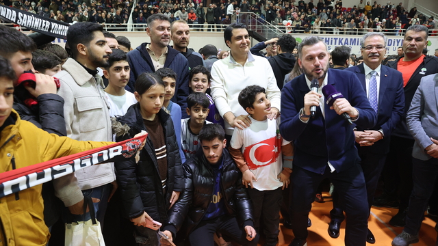 Gaziantep FK Teknik Direktörü Yılmaz, "Çocuklar durmasın" etkinliğine konuk oldu