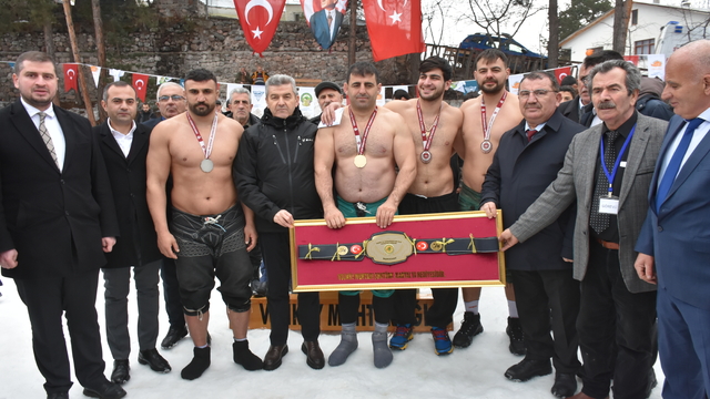 Artvin'de 29. Kar Üstü Karakucak Güreşleri yapıldı