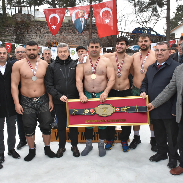 Artvin'de 29. Kar Üstü Karakucak Güreşleri yapıldı