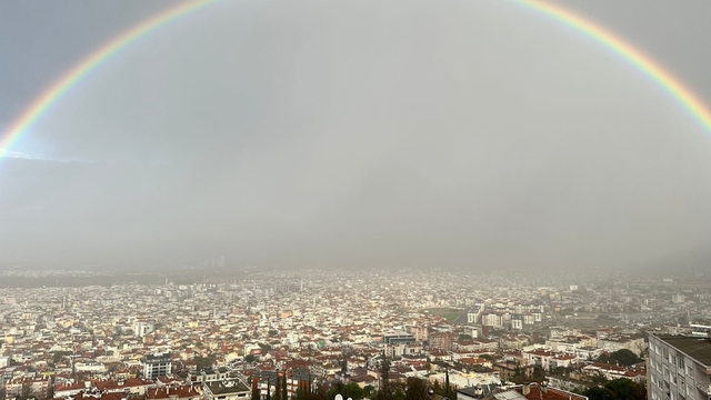 Bursa'da görsel şölen; gökkuşağı kenti 'kar küresine' çevirdi