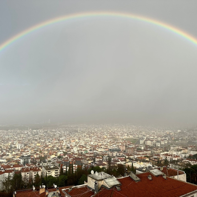Bursa'da görsel şölen; gökkuşağı kenti 'kar küresine' çevirdi