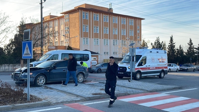 Karaman'da iki otomobil çarpıştı: 1 yaralı