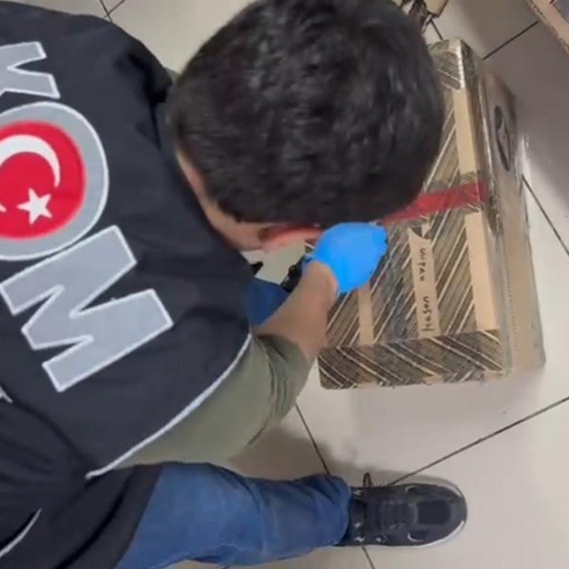 Mersin'de 459 adet kaçak parfüm ele geçirildi