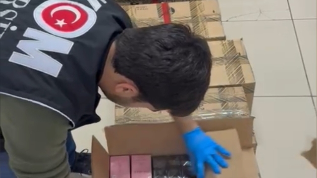Mersin'de kaçak parfüm operasyonu