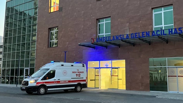 Niğde'de tır otomobille çarpıştı: 4 yaralı