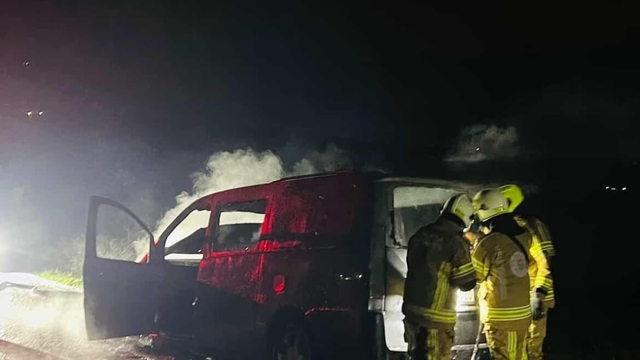 Bursa'da seyir halindeki araç alevlere teslim oldu