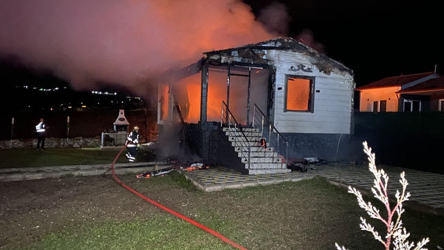 Çorum'da bağ evi alevlere teslim oldu