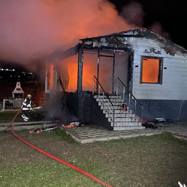 Çorum'da bağ evi alevlere teslim oldu