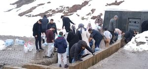 Muş'ta şebeke suyunda bakteri tespit edildi, vatandaşlar çeşmelere akın ett...