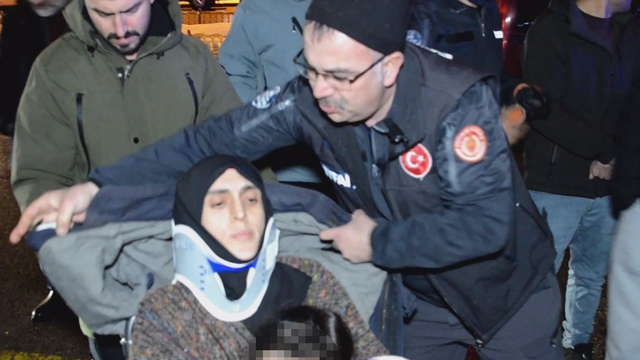 Erzurum'da 2 otomobil ve 1 kamyonetin karıştığı kazada 9 kişi yaralandı