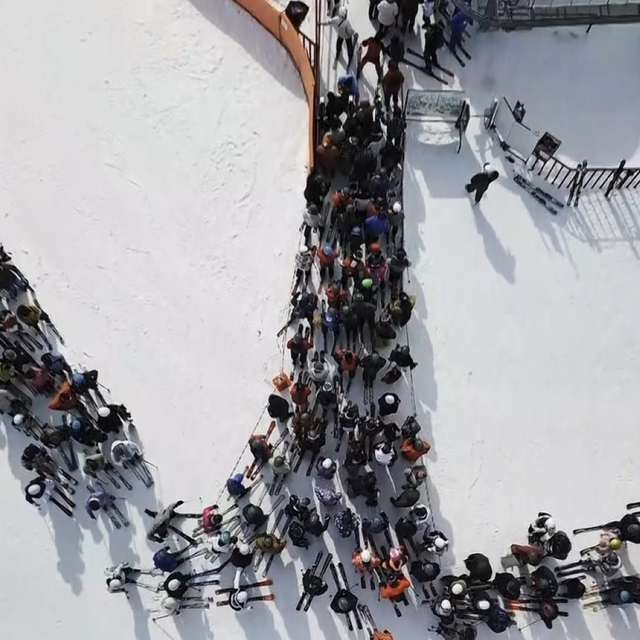 Kars'ta kayağını kapan Sarıkamış'a koştu
Sarıkamış Kayak Merkezi'ndeki yoğu...