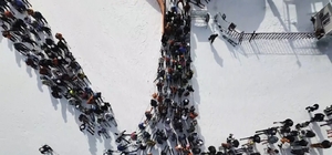 Kars'ta kayağını kapan Sarıkamış'a koştu
Sarıkamış Kayak Merkezi'ndeki yoğu...