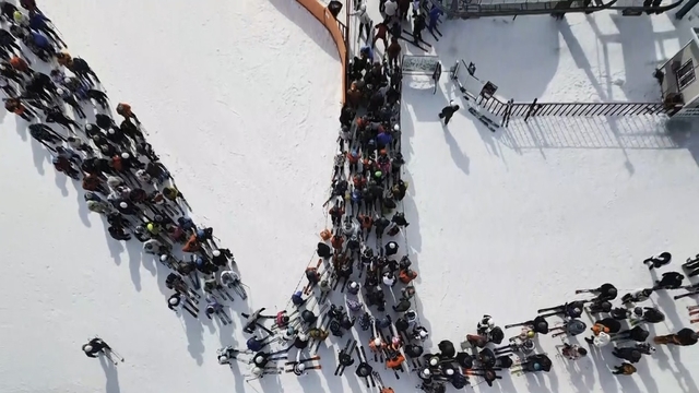 Kars'ta kayağını kapan Sarıkamış'a koştu
Sarıkamış Kayak Merkezi'ndeki yoğunluk havadan görüntülendi