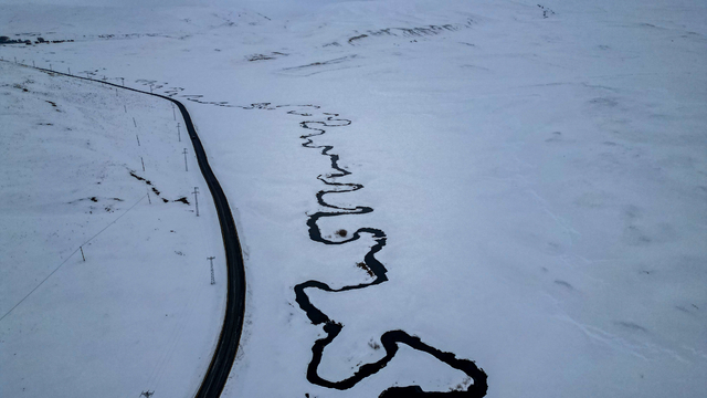Erzurum'da karla kaplanan mendereslerde kış güzelliği