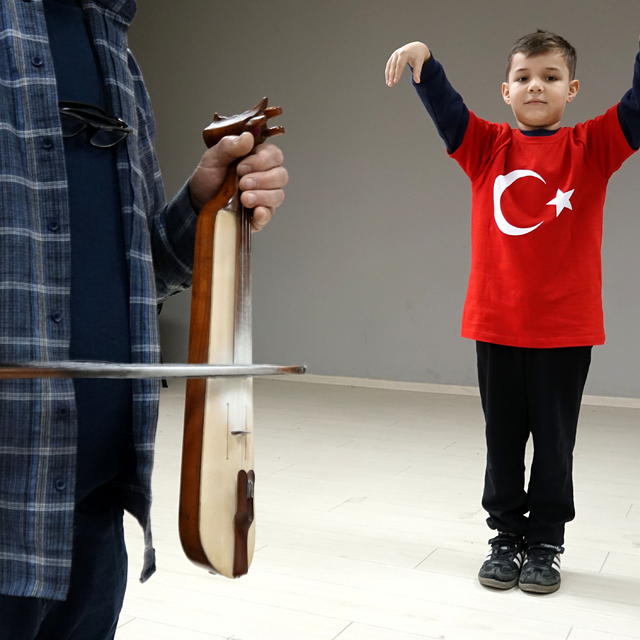 Cumhurbaşkanı Erdoğan ve eşinin horonunu ilgiyle izlediği Talha: Çok mutluy...