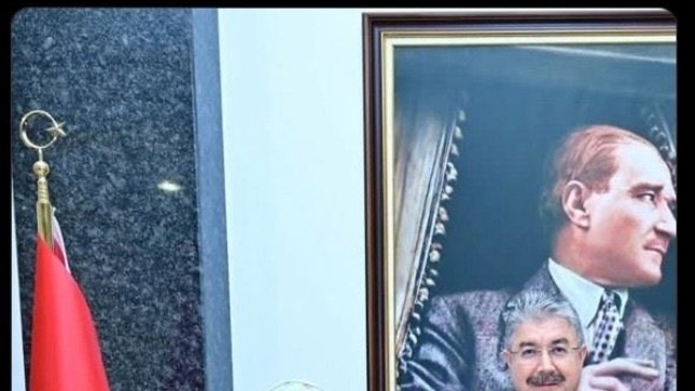 Başkan Zeynep Güneş'e kıyafeti üzerinden hakaret eden şahıs gözaltına alındı
İYİ Partili Mehmet Emin Korkmaz hakkında soruşturma başladı