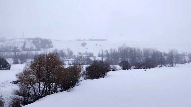 Tufanbeyli'de kar yağışı etkili oldu