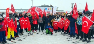 Kar Festivali'nde kızak, kayak ve şambrellerle kaydılar