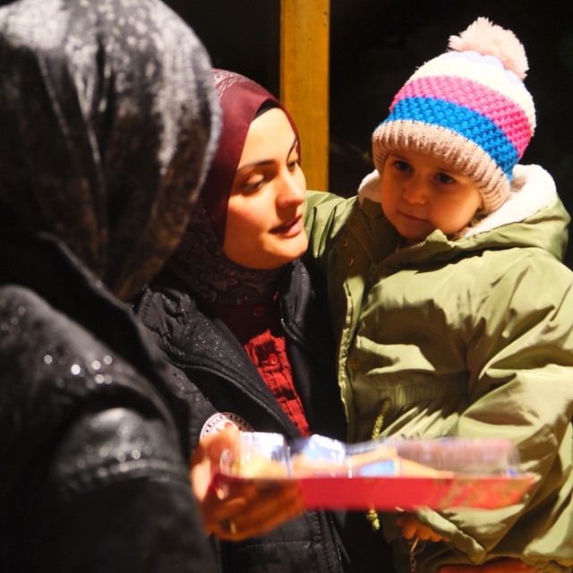 Minik Hümeyra'ya umut olmak için evinin önünde sürpriz yaptılar