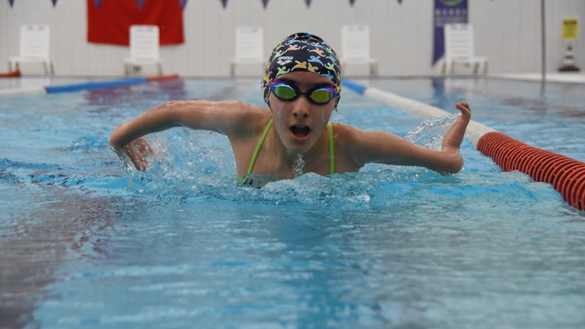 Paralimpik yüzücüler Zümra ve Zeynep İkra, milli takıma girmek için kulaç atıyor
