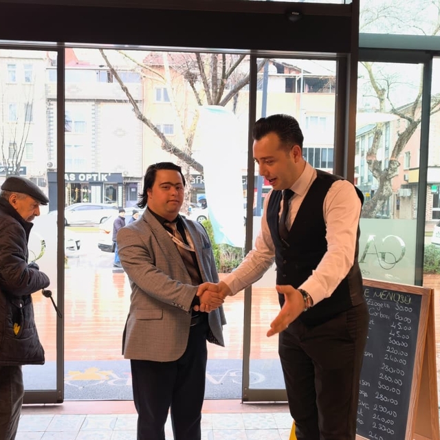 İnegöl'ün en özel başkanı
İnegöl'ün +1 başkanı gönülleri fethediyor
Down se...