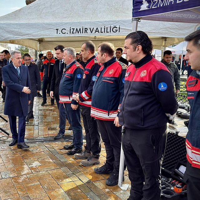 30 Ekim ve 6 Şubat'ın sessiz tanıkları İzmir'de sergilendi