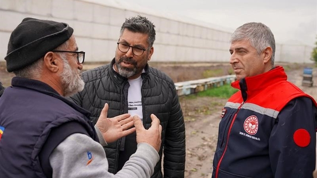 Yağmur arı yetiştiricilerini vurdu
Adana'da geçtiğimiz hafta etkili olan ve sele neden olan yağmurlarda, en fazla arıcılık yapan vatandaşların zarar gördüğü öğrenildi