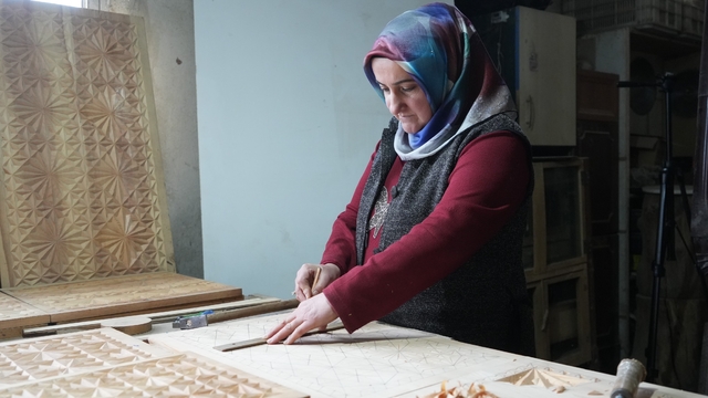 Hobi olarak başladı, siparişler ülke geneline yayıldı: Selçuklu ve Osmanlı motifli ürünlere yoğun talep